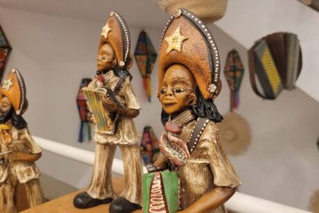 Instituto Pernambuco Porto leva ao Paço do Frevo exposição que conecta as tradições juninas de Portugal e do Brasil 