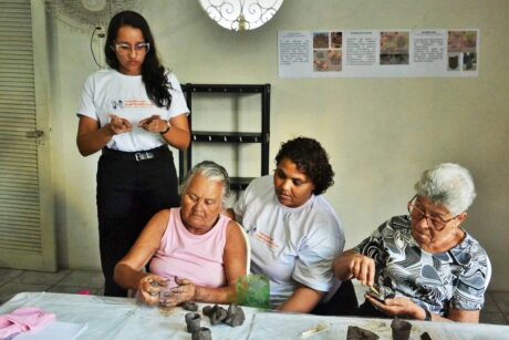 Primeira turma de modelagem em argila do projeto “Mãos da Experiência” já está em andamento em Paulista (PE)